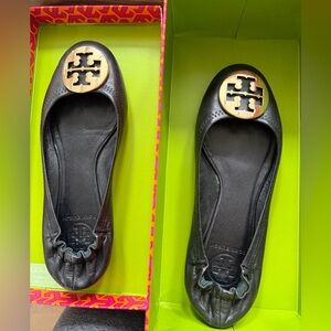 Tory Burch Reva Black Flats with Gold Emblem Size 7 EUC Napa Leather Ballet Shoe